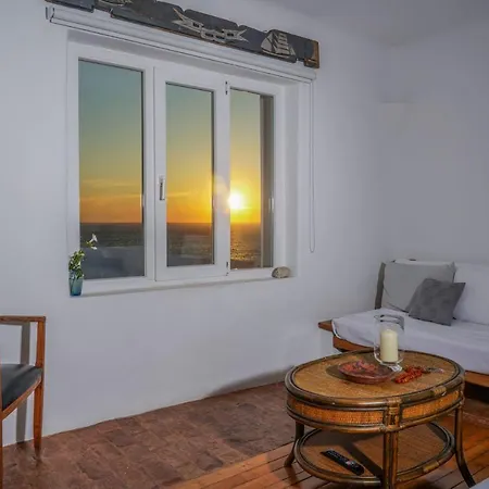 Serenity - Traditional House With Stunning Sea View بيت للعطل *