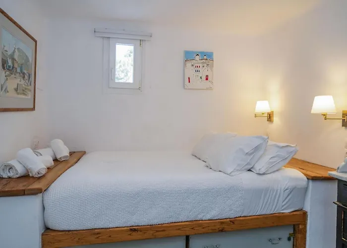 Serenity - Traditional House With Stunning Sea View